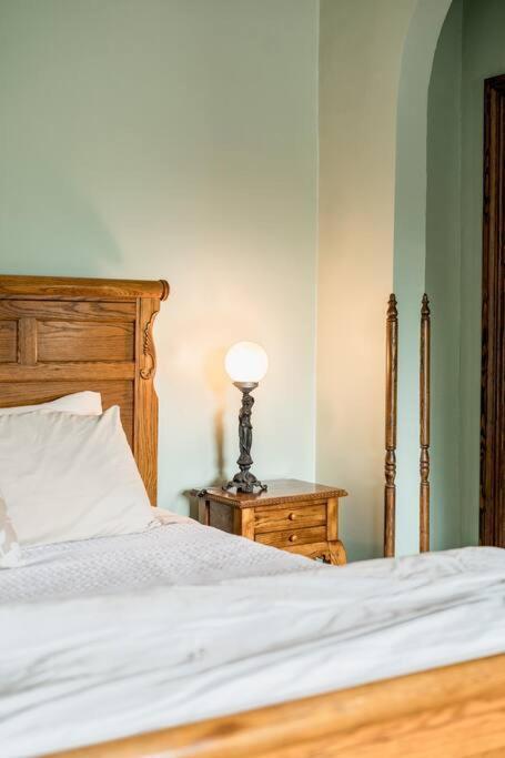 Peaceful Easy Feelings - King Sized Bed - Sleeps 2 Apartman Lynchburg Kültér fotó