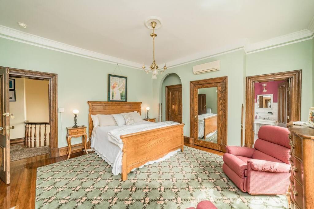 Peaceful Easy Feelings - King Sized Bed - Sleeps 2 Apartman Lynchburg Kültér fotó