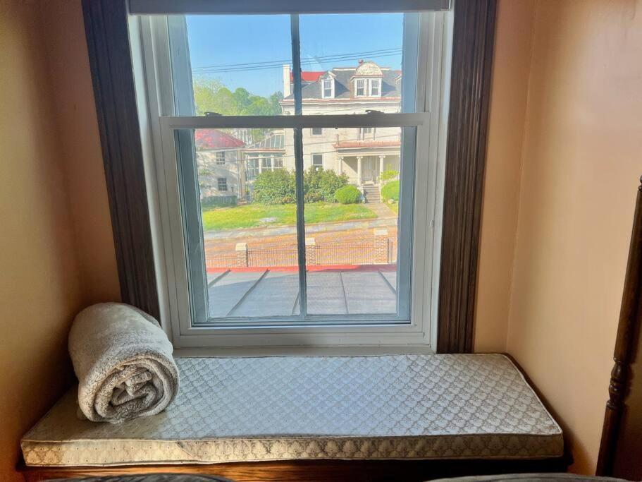 Peaceful Easy Feelings - King Sized Bed - Sleeps 2 Apartman Lynchburg Kültér fotó