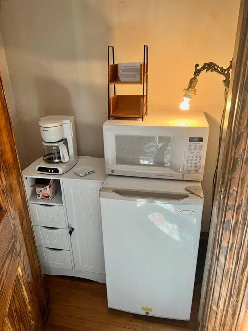 Peaceful Easy Feelings - King Sized Bed - Sleeps 2 Apartman Lynchburg Kültér fotó